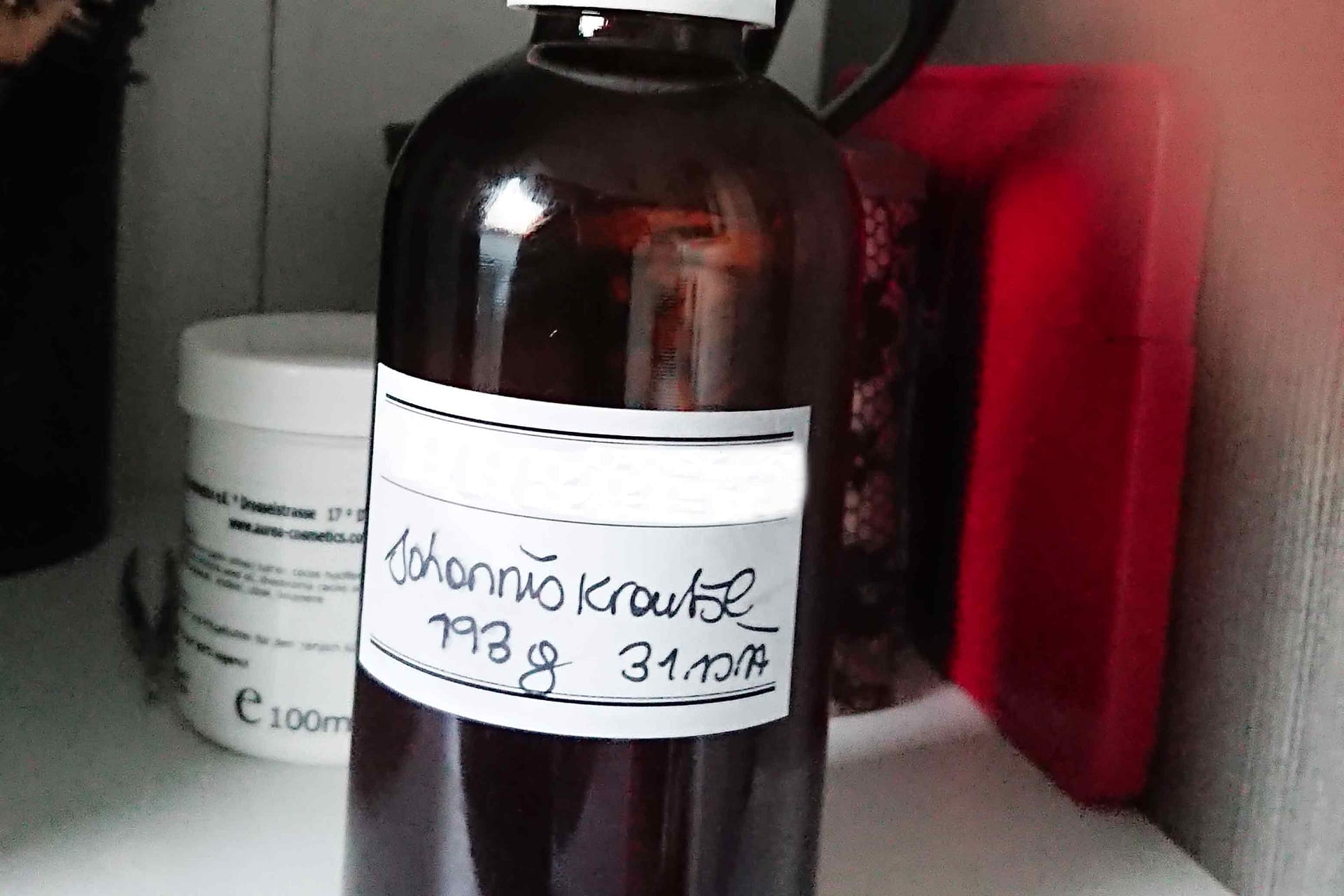 Aromatherapie Schmerz: johanneskrautöl