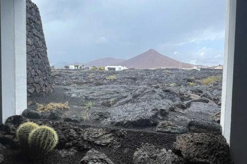 Lanzarote_Cesar-Manrique-Fenster-Aussicht_foto_Unlimited_Media