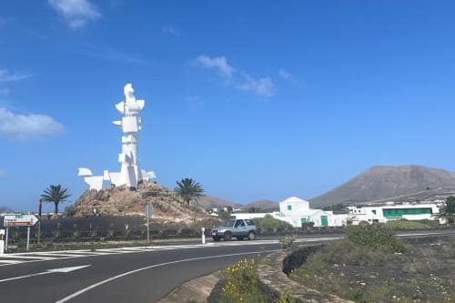 Lanzarote_Cesar-Manrique_Skulptur-weiss_Foto_unlimitedmedia
