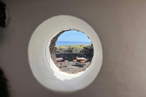 Lanzarote_Cesar-Manrique_rundes_fenster_Foto_unlimitedmedia